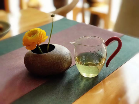 茶香四溢：绿色家园，喝茶养生之道